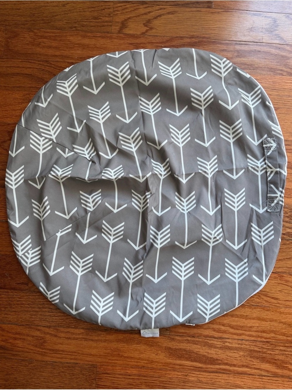 Round Arrow-Print pillow Cover Gray